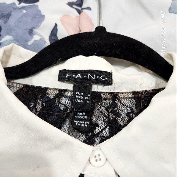 Button down blouse - Picture 3 of 3